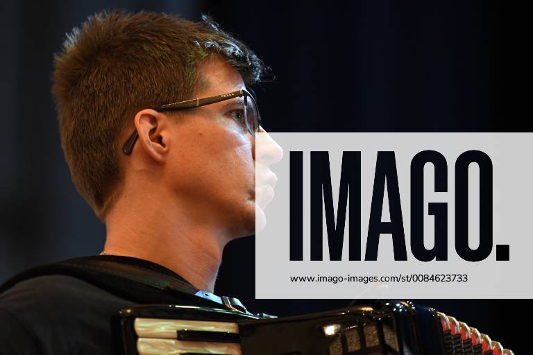 Jazz Concert of the Trio Anna Lang Alois Eberl and Luis Ribeiro with the title Sinfonia de Carnaval at the Stadttheater Gmunden as part of the Salzkammergut Festival Gmunden 2018 This picture shows Alois Eberl with an accordion 2018 Jazz concert of the trio Anna Lang Alois Eberl and Luis Ribeiro with the title Sinfonia de Carnaval at the Stadttheater Gmunden as part of the Salzkammergut Festwochen Gmunden 2018