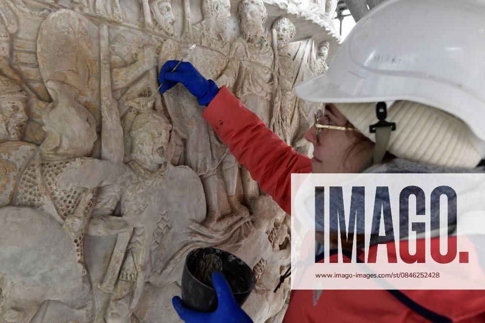 The restoration of the Antonine Column January 21, 2026, Rome. The Column of Marcus Aurelius is under restoration. Marcus Aurelius is in the center. A restorer at work., Credit:Mimmo Frassineti Avalon Italy, Rome
