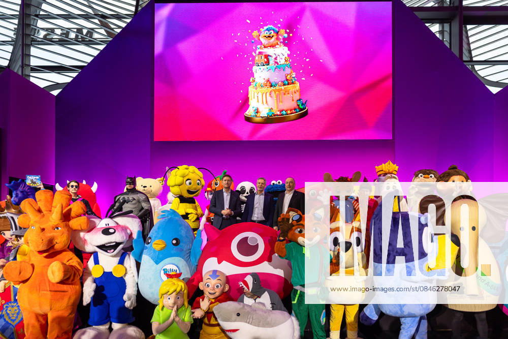 Opening day of the 75th Spielwarenmesse, Nuremberg, 27 01 2026 Florian Hess, Jens Pflüger and Christian Ulrich, members of the Management Board of Spielwarenmesse eG, pose on a stage during the Spielwarenmesse in Nuremberg, surrounded by numerous well-known mascots and figures from the 20260127-286A7366-M4000