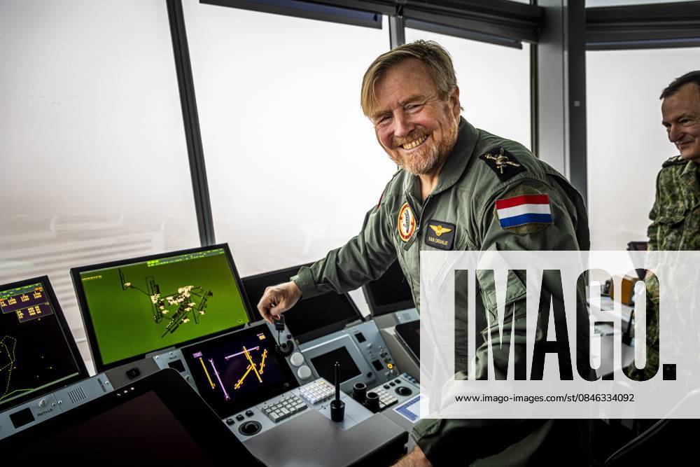 Schiphol, The Netherlands, 2026-01-28 10:23:48 SCHIPHOL, January 28, 2026, Schiphol. King Willem-Alexander during a visit to a Royal Netherlands Air Force exercise at Schiphol. During this training, the air force practices how to conduct military aircraft movements safely and responsibly from a civilian airport. PHOTO: NLBeeld POOL Patrick van Katwijk Credit: NL Beeld Patrick van Emst