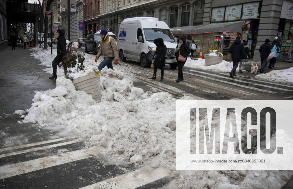 Winter wonderland of snow in New York Pedestrians maneuver through piles of snow in New York on Tuesday, January 27, 2026. New York City received almost 11 inches of snow and it now contending with frigid temperatures guaranteeing that this snow ill be around a long time. ( RichardxB.xLevine