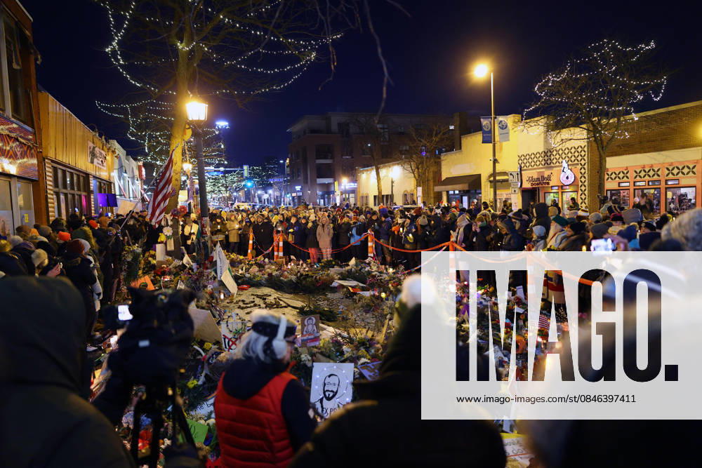 People participate in a vigil honoring nurse Alex Pretti, who was shot and killed by federal agents in Minneapolis, Minnesota, 28 January 2026. Tribute to Nurse Alex Pretti in Minneapolis !ACHTUNG: NUR REDAKTIONELLE NUTZUNG!