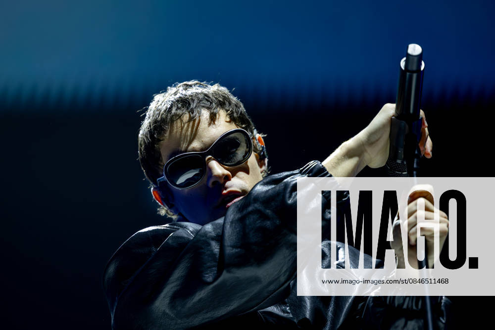 Sen Senra concert at the Movistar Arena Singer Sen Senra during a performance at the Movistar Arena, on January 30, 2026, in Madrid Spain Sen Senra is the stage name of Christian Senra, known for a style that mixes alternative pop, R B and urban music that has established him as one of the most influential young urban pop artists in Spain thanks to his collaborations with Aitana and Carín León 30 JANUARY 2026 CONCERT MUSIC SINGER SEN SENRA Madrid Madrid Madrid Spain