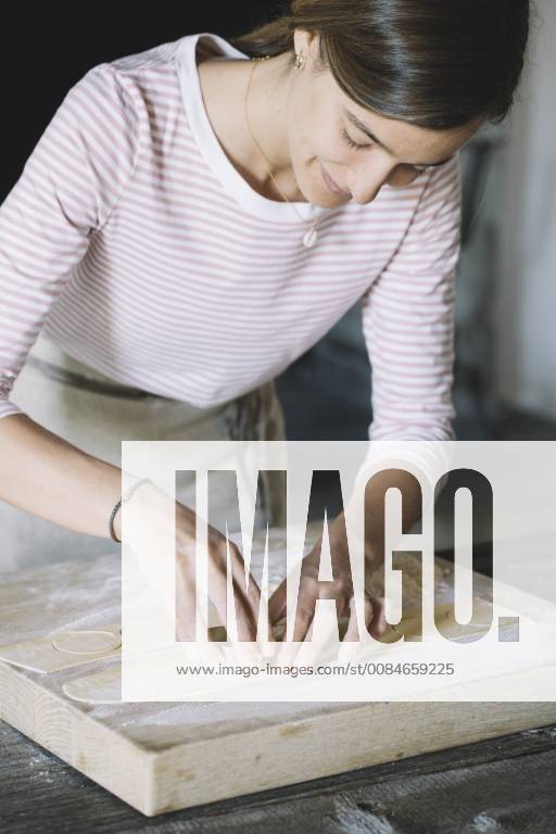 Woman preparing ravioli, pasta dough cutting out on pastry board model released Symbolfoto ALBF00501