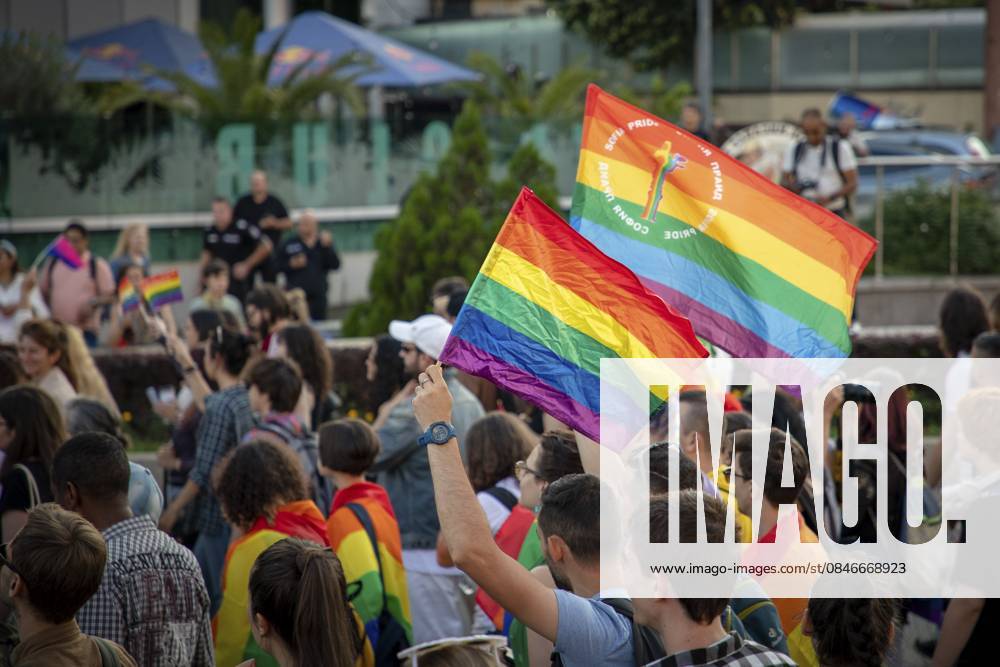 Sofia, Bulgarien 18. Juni 2022: Die Sofia Pride Veranstaltung zur Unterstützung der LGBT Rechte von Lesben, Schwulen, Transgender und Bisexuellen findet zum 15. Mal in Sofia statt Sofia, Bulgaria - June 18, 2022: The Sofia Pride event in support of LGBT rights lesbian, gay, transgender and bisexual is being held in Sofia for the 15th time
