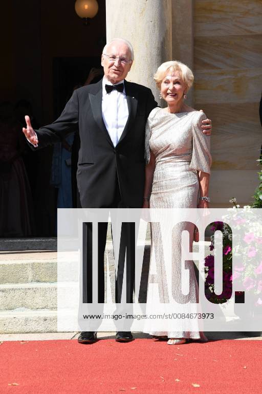 Edmund Stoiber and his wife Karin at the opening of the Bayreuth Festival on 25 07 2018 at the Festspielhaus in Bayreuth Bayreuth Wagner Festival with the Lohengrin premiere in 2018
