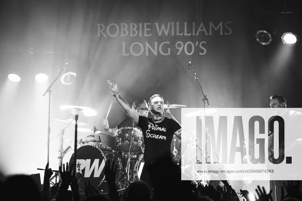 Robbie Williams performing at Barrowlands in Glasgow on 04 February 2026. Robbie Williams performing at Barrowlands in Glasgow on 04 February 2026 as part of his Long 90s tour performing ˜Life Thru a Lens and new album ˜Britpop in full. Robbie Williams is a British singer and songwriter best known for solo singles ˜Angels and ˜Feel and as a member of the pop group Take That., Credit:Adam Hampton-Matthews Avalon