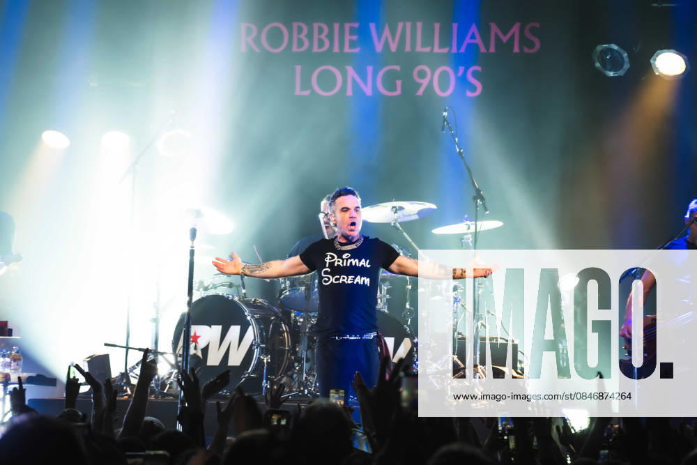 Robbie Williams performing at Barrowlands in Glasgow on 04 February 2026. Robbie Williams performing at Barrowlands in Glasgow on 04 February 2026 as part of his Long 90s tour performing ˜Life Thru a Lens and new album ˜Britpop in full. Robbie Williams is a British singer and songwriter best known for solo singles ˜Angels and ˜Feel and as a member of the pop group Take That., Credit:Adam Hampton-Matthews Avalon