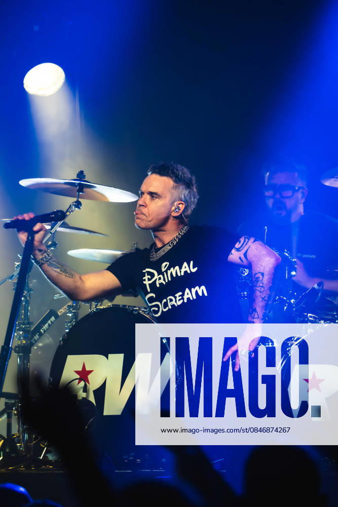 Robbie Williams performing at Barrowlands in Glasgow on 04 February 2026. Robbie Williams performing at Barrowlands in Glasgow on 04 February 2026 as part of his Long 90s tour performing ˜Life Thru a Lens and new album ˜Britpop in full. Robbie Williams is a British singer and songwriter best known for solo singles ˜Angels and ˜Feel and as a member of the pop group Take That., Credit:Adam Hampton-Matthews Avalon