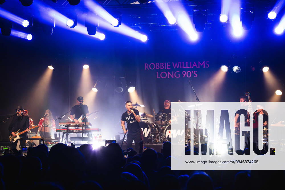 Robbie Williams performing at Barrowlands in Glasgow on 04 February 2026. Robbie Williams performing at Barrowlands in Glasgow on 04 February 2026 as part of his Long 90s tour performing ˜Life Thru a Lens and new album ˜Britpop in full. Robbie Williams is a British singer and songwriter best known for solo singles ˜Angels and ˜Feel and as a member of the pop group Take That., Credit:Adam Hampton-Matthews Avalon