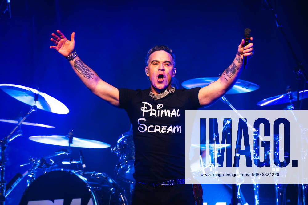 Robbie Williams performing at Barrowlands in Glasgow on 04 February 2026. Robbie Williams performing at Barrowlands in Glasgow on 04 February 2026 as part of his Long 90s tour performing ˜Life Thru a Lens and new album ˜Britpop in full. Robbie Williams is a British singer and songwriter best known for solo singles ˜Angels and ˜Feel and as a member of the pop group Take That., Credit:Adam Hampton-Matthews Avalon