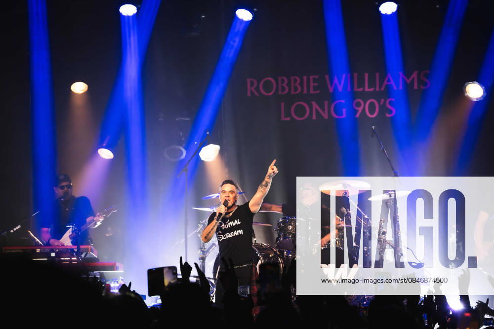 Robbie Williams performing at Barrowlands in Glasgow on 04 February 2026. Robbie Williams performing at Barrowlands in Glasgow on 04 February 2026 as part of his Long 90s tour performing ˜Life Thru a Lens and new album ˜Britpop in full. Robbie Williams is a British singer and songwriter best known for solo singles ˜Angels and ˜Feel and as a member of the pop group Take That., Credit:Adam Hampton-Matthews Avalon