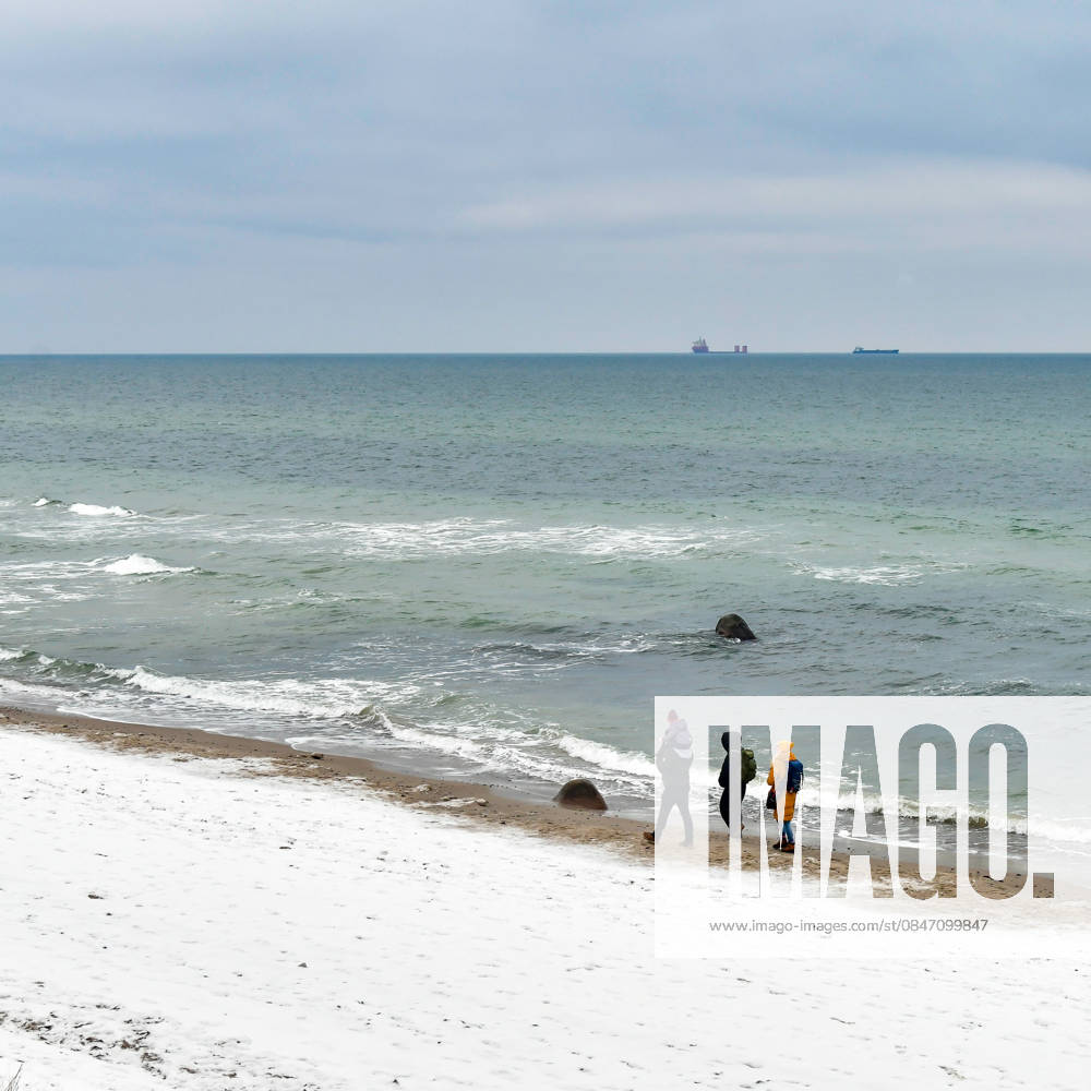 Baltic Sea in winter People walking on the wintry Baltic Sea beach at the Wilhelmshöhe near Warnemünde Warnemünde Mecklenburg Western Pomerania Germany JK15319