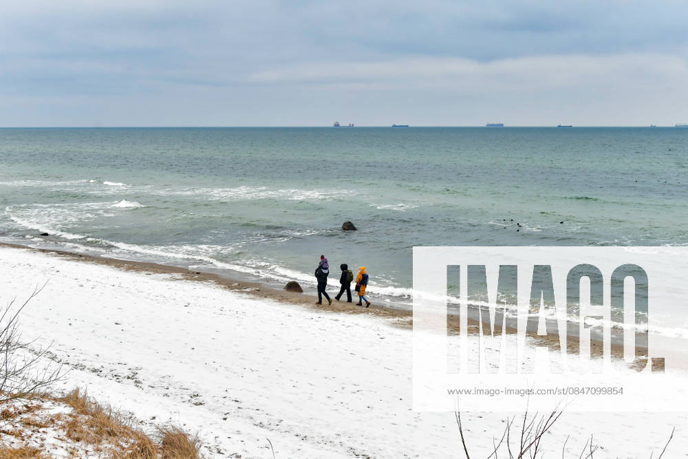 Baltic Sea in winter People walking on the wintry Baltic Sea beach at the Wilhelmshöhe near Warnemünde Warnemünde Mecklenburg Western Pomerania Germany JK15320