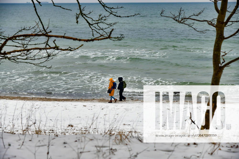 Baltic Sea in winter People walking on the wintry Baltic Sea beach at the Wilhelmshöhe near Warnemünde Warnemünde Mecklenburg Western Pomerania Germany JK15341