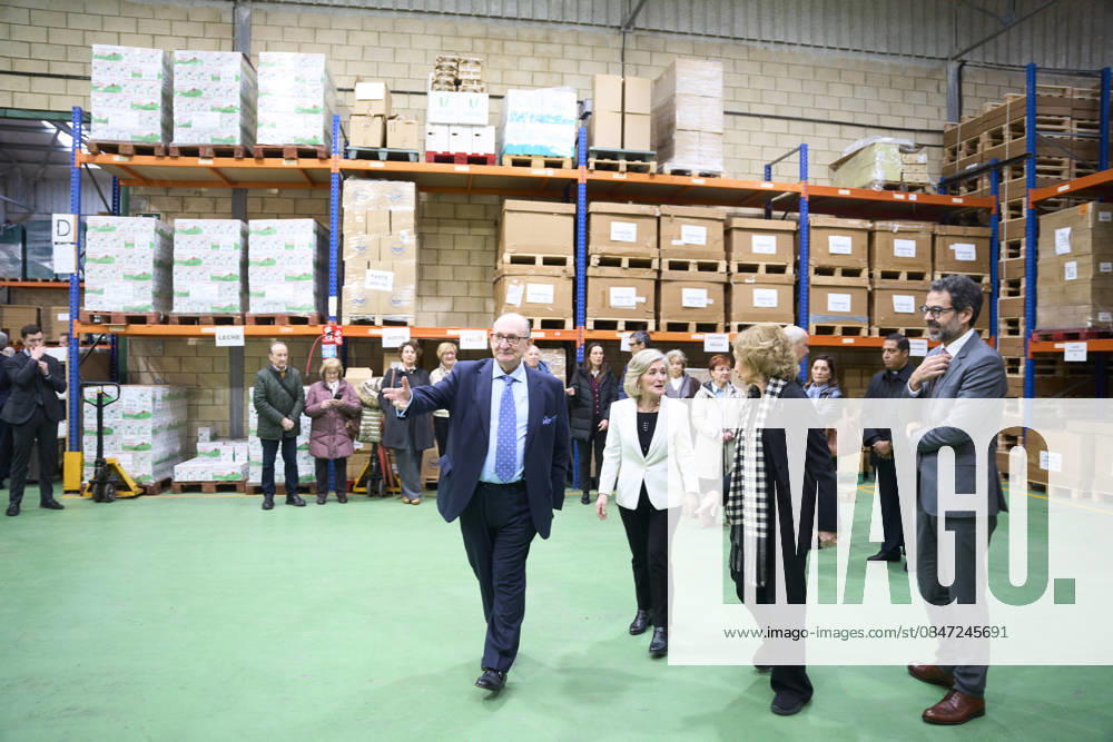 Queen Sofia of Spain visits Bizkaia Food Bankining on February 10, 2026 in Basauri, Spain Basauri Spain - ZUMAg15_ 20260210_zaf_g15_054