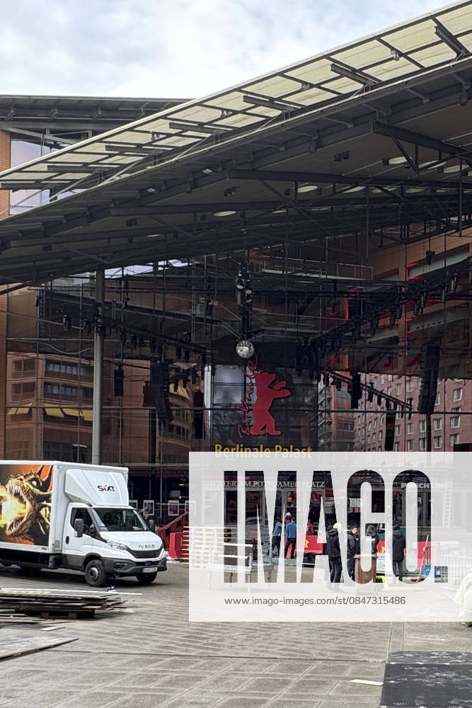 The Theater am Potsdamer Platz becomes the Berlinale Palast during the Berlinale 2026 76 Berlin International Film Festival, 11 02 2026 Foto:xM.xBehrensx xFuturexImagex berlinale_aufbau_6012