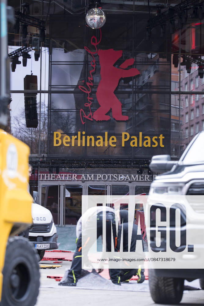 Berlinale, construction work at Potsdamer Platz, Berlin, 11 02 2026 Workers lay floor slabs for the red carpet before the opening of the 76th Berlinale at the Theater am Potsdamer Platz in Berlin on 11 02 2026 The film festival will take place from 12 22 February 2026 Berlin Theater am Potsdamer Platz