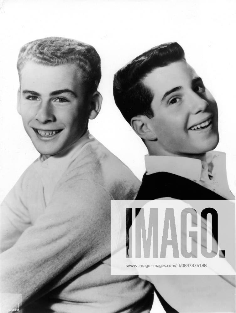 SIMON AND GARFUNKEL, Art Garfunkel and Paul Simon, early 1960 s, I.V.
