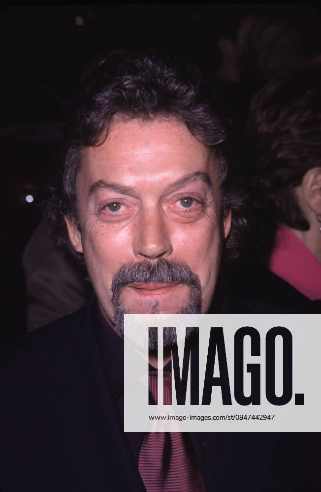 Tim Curry Charlie s Angels Premiere, 10 22 00.