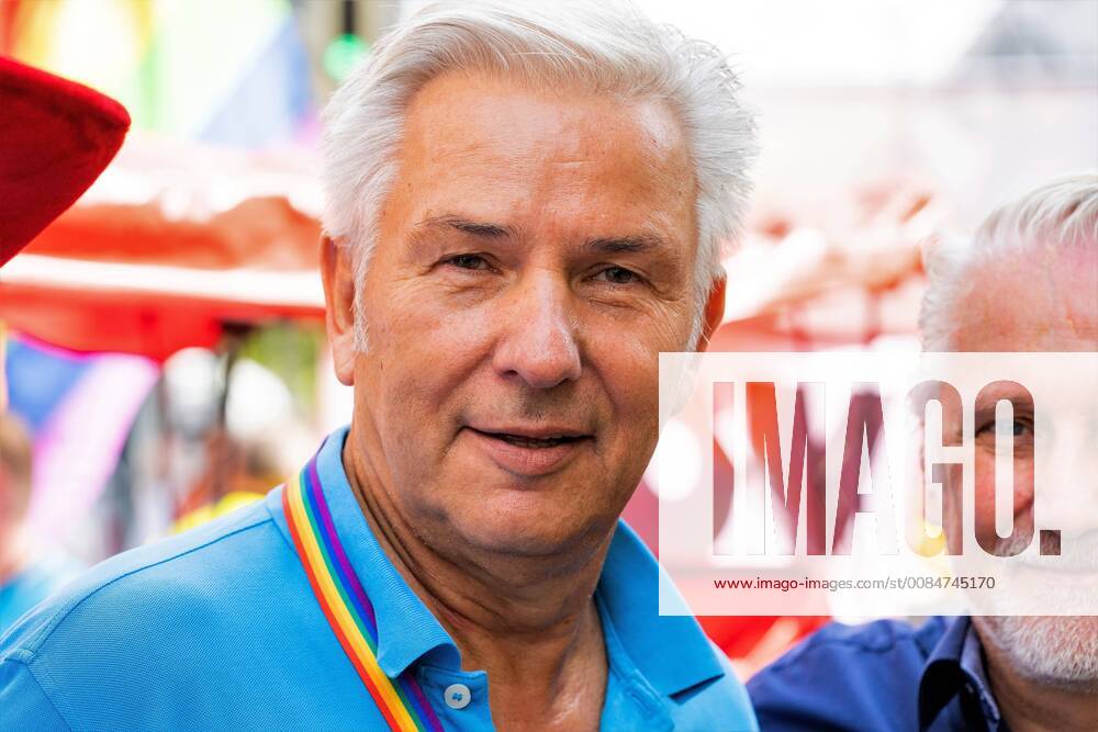 Portrait Portrait Klaus Wowereit 40 CSD Berlin 2018 Pride Christopher Street Day Parade Start on the Kurfürstendamm