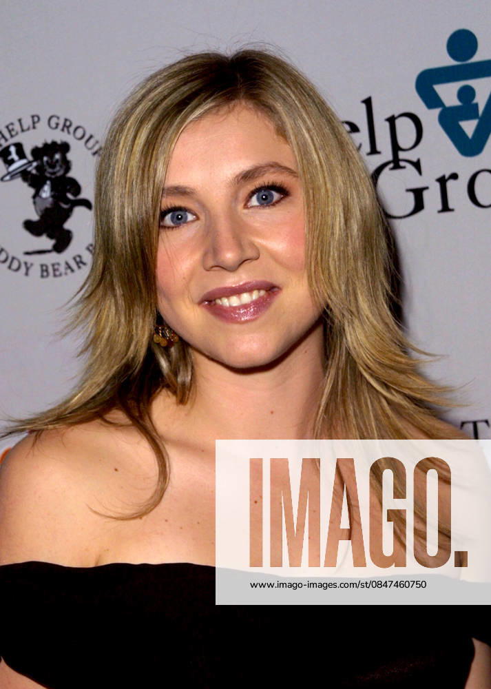 The Help Group s Teddy Bear Ball - 6th Annual Sarah Chalke Regent Beverly Wilshire Hotel in Beverly Hills, CA 12 8 02