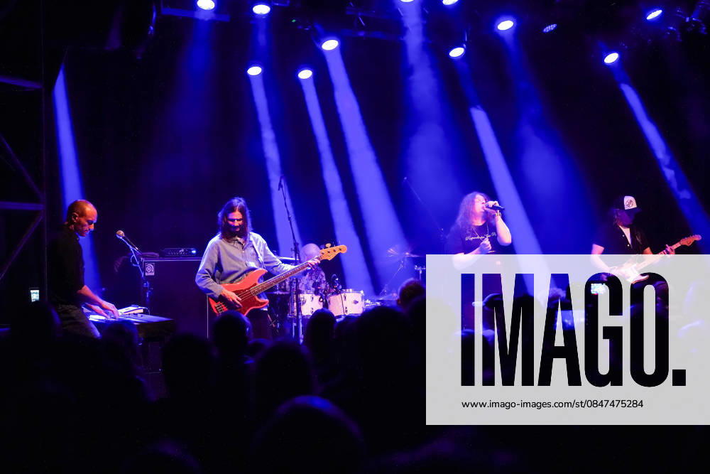 Purpendicular with drummer Ian Paice, singer and band founder Robby Thomas Walsh, guitarist Murray Gould, bassist Nick Fyfe and keyboardist Alessandro Debiaggi Rüsselsheim 12 02 2026 Concert by Purpendicular with drumming legend Ian Paice from Deep Purple