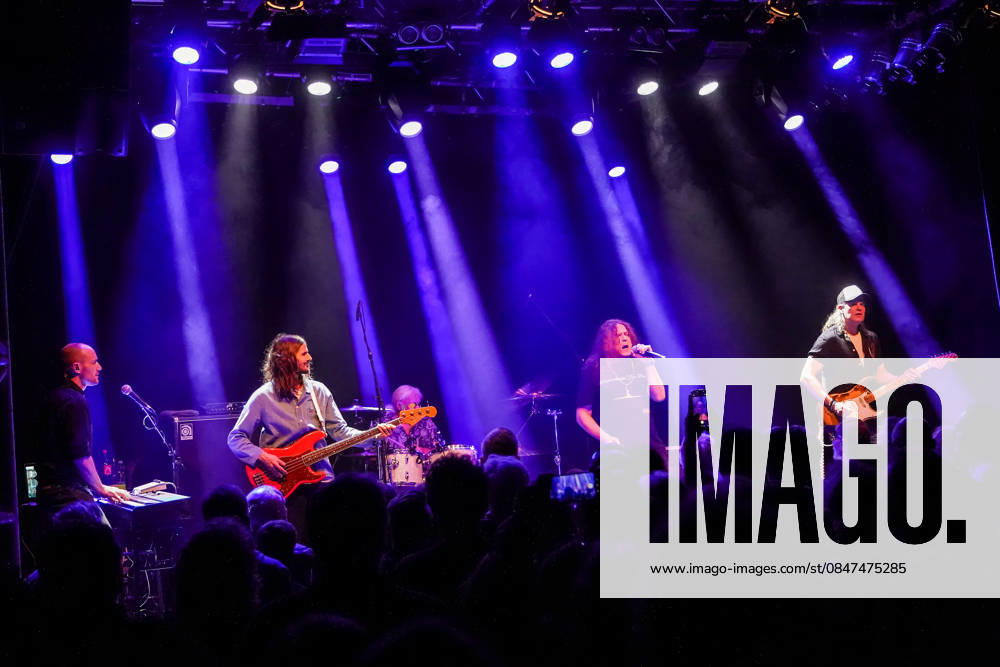 Purpendicular with drummer Ian Paice, singer and band founder Robby Thomas Walsh, guitarist Murray Gould, bassist Nick Fyfe and keyboardist Alessandro Debiaggi Rüsselsheim 12 02 2026 Concert by Purpendicular with drumming legend Ian Paice from Deep Purple