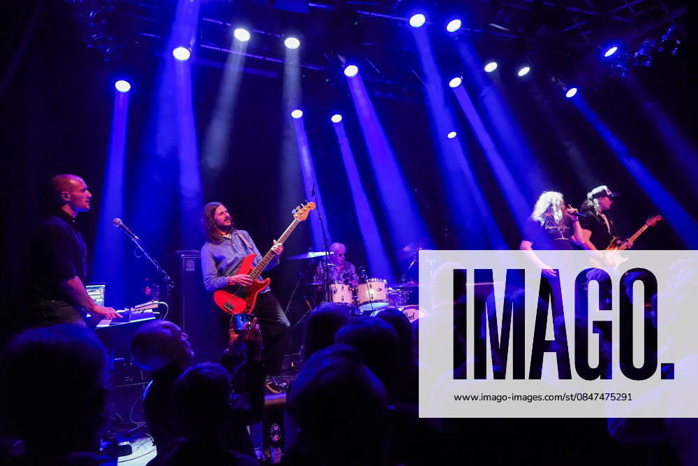 Purpendicular with drummer Ian Paice, singer and band founder Robby Thomas Walsh, guitarist Murray Gould, bassist Nick Fyfe and keyboardist Alessandro Debiaggi Rüsselsheim 12 02 2026 Concert by Purpendicular with drumming legend Ian Paice from Deep Purple