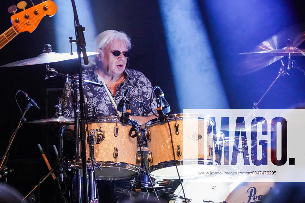 Purpendicular with drummer Ian Paice founding member Deep Purple Rüsselsheim 12 02 2026 Concert by Purpendicular with drumming legend Ian Paice from Deep Purple