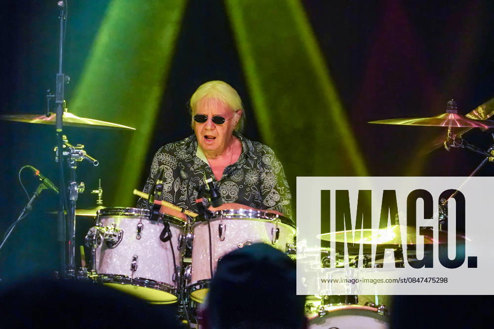 Purpendicular with drummer Ian Paice founding member Deep Purple Rüsselsheim 12 02 2026 Concert by Purpendicular with drumming legend Ian Paice from Deep Purple