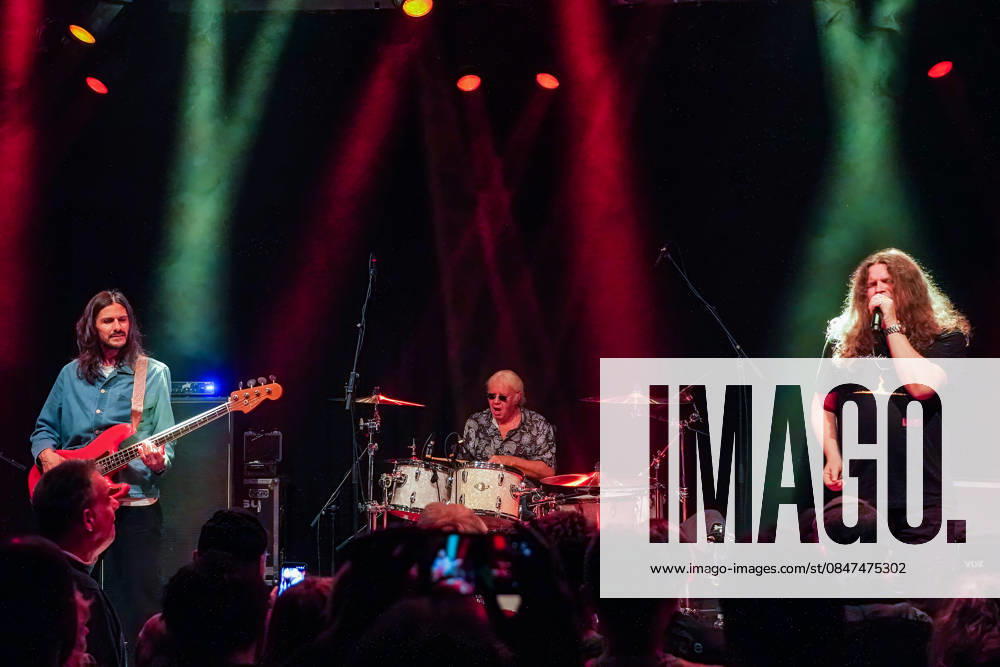 Purpendicular with drummer Ian Paice, singer and band founder Robby Thomas Walsh, bassist Nick Fyfe Rüsselsheim 12 02 2026 Concert by Purpendicular with drumming legend Ian Paice from Deep Purple
