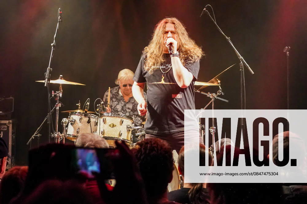 Purpendicular with drummer Ian Paice, singer and band founder Robby Thomas Walsh, Rüsselsheim 12 02 2026 Purpendicular concert with drumming legend Ian Paice from Deep Purple