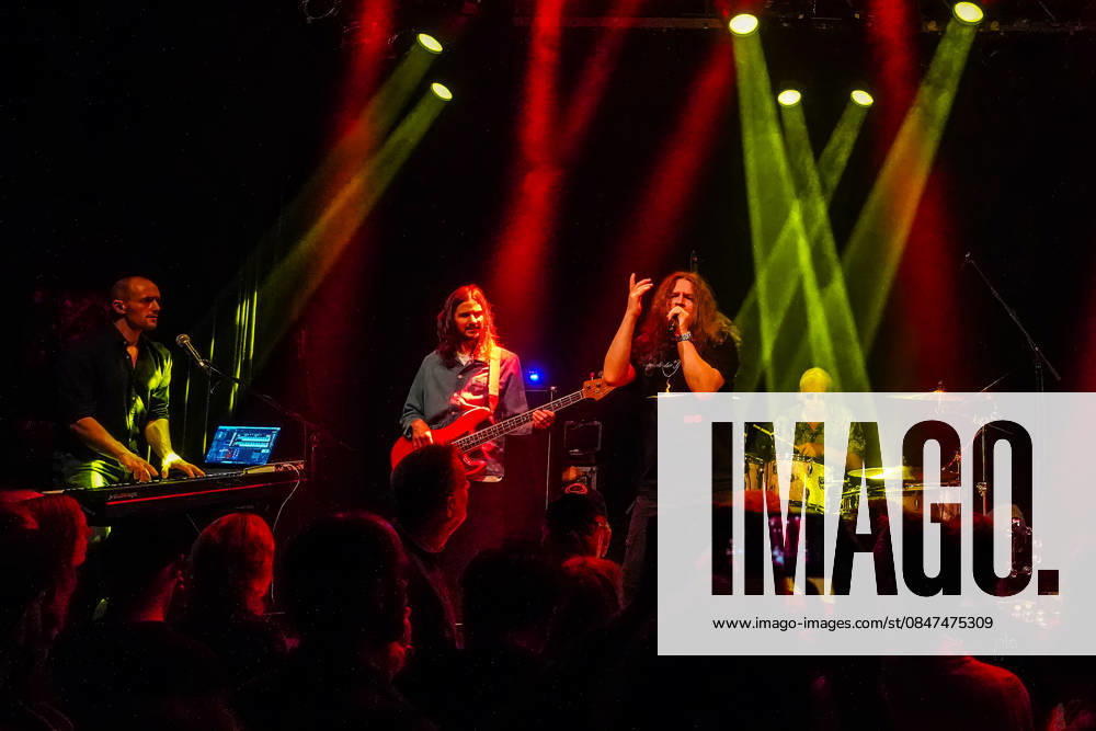 Purpendicular with drummer Ian Paice, singer and band founder Robby Thomas Walsh, bassist Nick Fyfe and keyboardist Alessandro Debiaggi Rüsselsheim 12 02 2026 Concert by Purpendicular with drumming legend Ian Paice from Deep Purple