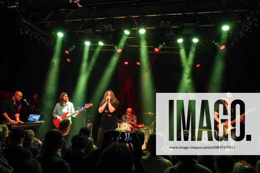 Purpendicular with drummer Ian Paice, singer and band founder Robby Thomas Walsh, guitarist Murray Gould, bassist Nick Fyfe and keyboardist Alessandro Debiaggi Rüsselsheim 12 02 2026 Concert by Purpendicular with drumming legend Ian Paice from Deep Purple