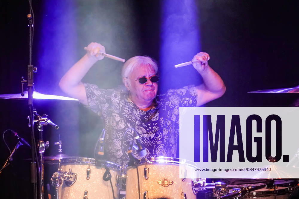 Purpendicular with drummer Ian Paice founding member Deep Purple Rüsselsheim 12 02 2026 Concert by Purpendicular with drumming legend Ian Paice from Deep Purple