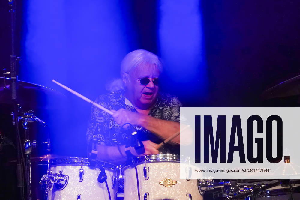 Purpendicular with drummer Ian Paice founding member Deep Purple Rüsselsheim 12 02 2026 Concert by Purpendicular with drumming legend Ian Paice from Deep Purple