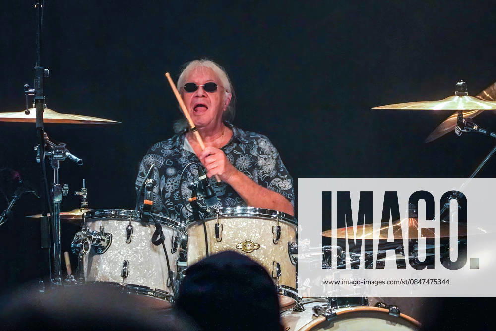 Purpendicular with drummer Ian Paice founding member Deep Purple Rüsselsheim 12 02 2026 Concert by Purpendicular with drumming legend Ian Paice from Deep Purple