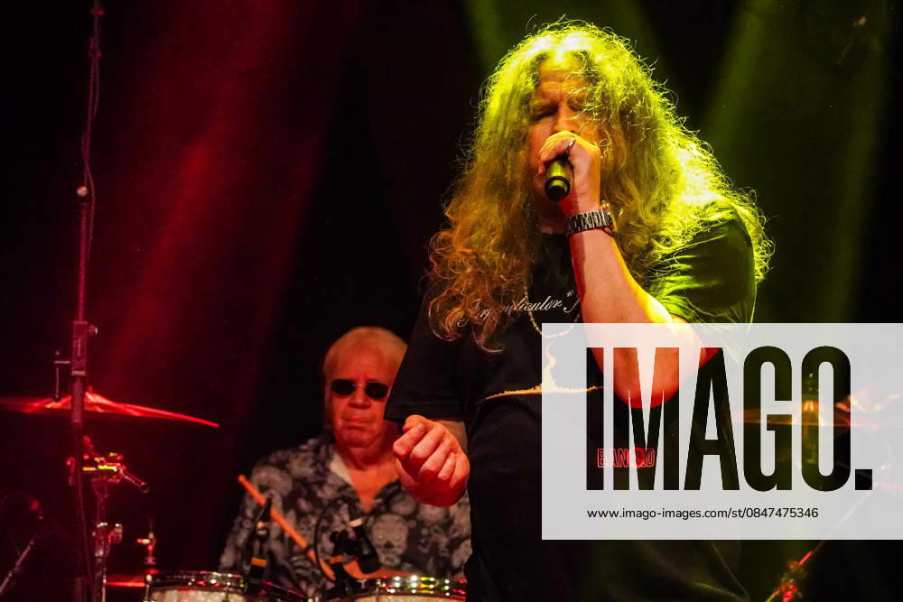 Purpendicular with drummer Ian Paice, singer and band founder Robby Thomas Walsh, Rüsselsheim 12 02 2026 Purpendicular concert with drumming legend Ian Paice from Deep Purple