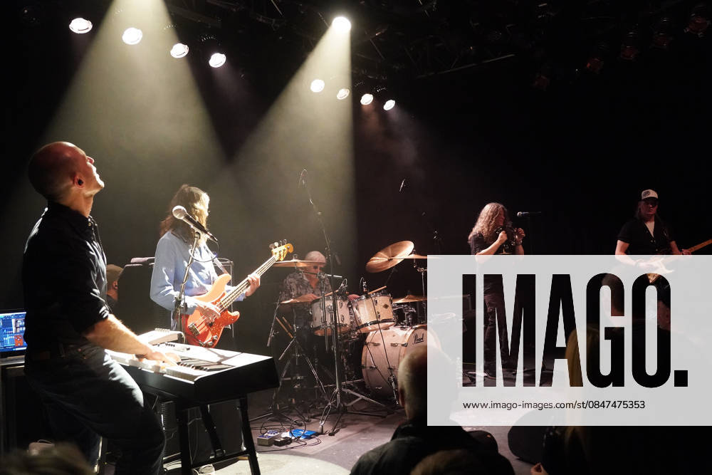 Purpendicular with drummer Ian Paice, singer and band founder Robby Thomas Walsh, guitarist Murray Gould, bassist Nick Fyfe and keyboardist Alessandro Debiaggi Rüsselsheim 12 02 2026 Concert by Purpendicular with drumming legend Ian Paice from Deep Purple