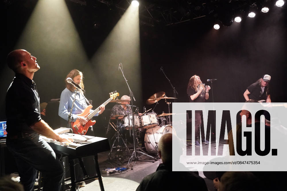 Purpendicular with drummer Ian Paice, singer and band founder Robby Thomas Walsh, guitarist Murray Gould, bassist Nick Fyfe and keyboardist Alessandro Debiaggi Rüsselsheim 12 02 2026 Concert by Purpendicular with drumming legend Ian Paice from Deep Purple