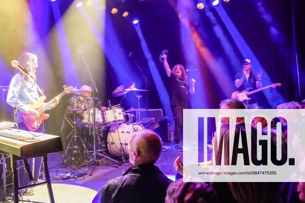 Purpendicular with drummer Ian Paice, singer and band founder Robby Thomas Walsh, guitarist Murray Gould, bassist Nick Fyfe and keyboardist Alessandro Debiaggi Rüsselsheim 12 02 2026 Concert by Purpendicular with drumming legend Ian Paice from Deep Purple