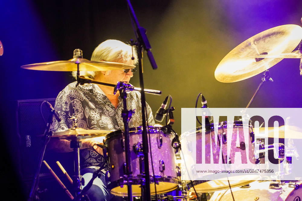 Purpendicular with drummer Ian Paice founding member Deep Purple Rüsselsheim 12 02 2026 Concert by Purpendicular with drumming legend Ian Paice from Deep Purple