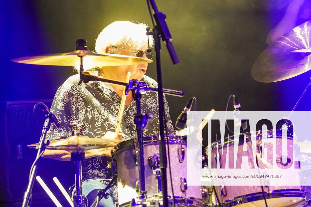 Purpendicular with drummer Ian Paice founding member Deep Purple Rüsselsheim 12 02 2026 Concert by Purpendicular with drumming legend Ian Paice from Deep Purple