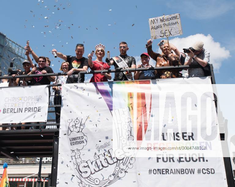 Hundreds of Thousands Thousands Celebrate in Berlin on 28 07 2018 the 40 CSD Parade between Kurfürsdendamm and Brandenburg Gate Under the slogan My Body My Identity My Life was demonstrated this time for the rights of Lesbian Gay Bisexual Transsexual Transgender Intersexuals and Queer Berlin Berlin Germany center