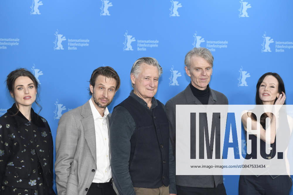 Katie McGrath, Anders Danielsen Lie, Bill Pullman, Grant Gee and Valene Kane at the photocall for the feature film Everybody Digs Bill Evans at the Berlinale 2026 76 Berlin International Film Festival at the Hotel Grand Hyatt Berlin, 13 02 2026 Foto:xC.xNiehausx xFuturexImagex evans_6218