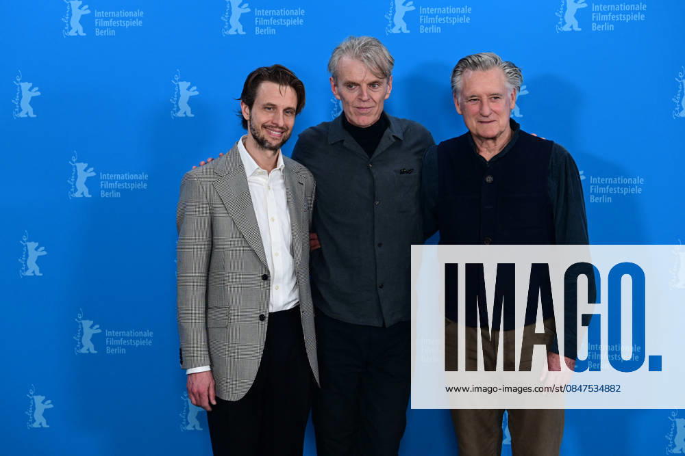 Anders Danielsen Lie, Grant Gee et Bill Pullman au photocall du film Everybody Digs Bill Evans lors de la 76ème édition du festival international du film de Berlin La Berlinale 2026 , le 13 février 2026 Romain Doucelin Bestimage Photocall of the movie, The Everybody Digs Bill Evans during the 76th Berlinale International Film Festival Berlin at Gret Hyatt Hotel on February 13th, 2026 in Berlin Berlin Allemagne