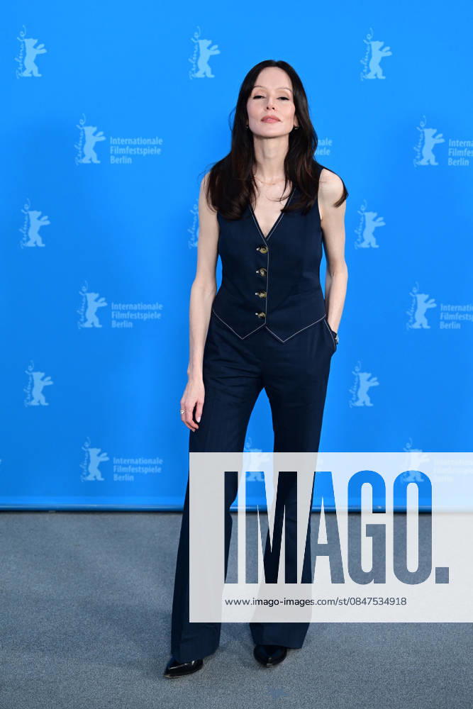 Valene Kane au photocall du film Everybody Digs Bill Evans lors de la 76ème édition du festival international du film de Berlin La Berlinale 2026 , le 13 février 2026 Romain Doucelin Bestimage Photocall of the movie, The Everybody Digs Bill Evans during the 76th Berlinale International Film Festival Berlin at Gret Hyatt Hotel on February 13th, 2026 in Berlin Berlin Allemagne