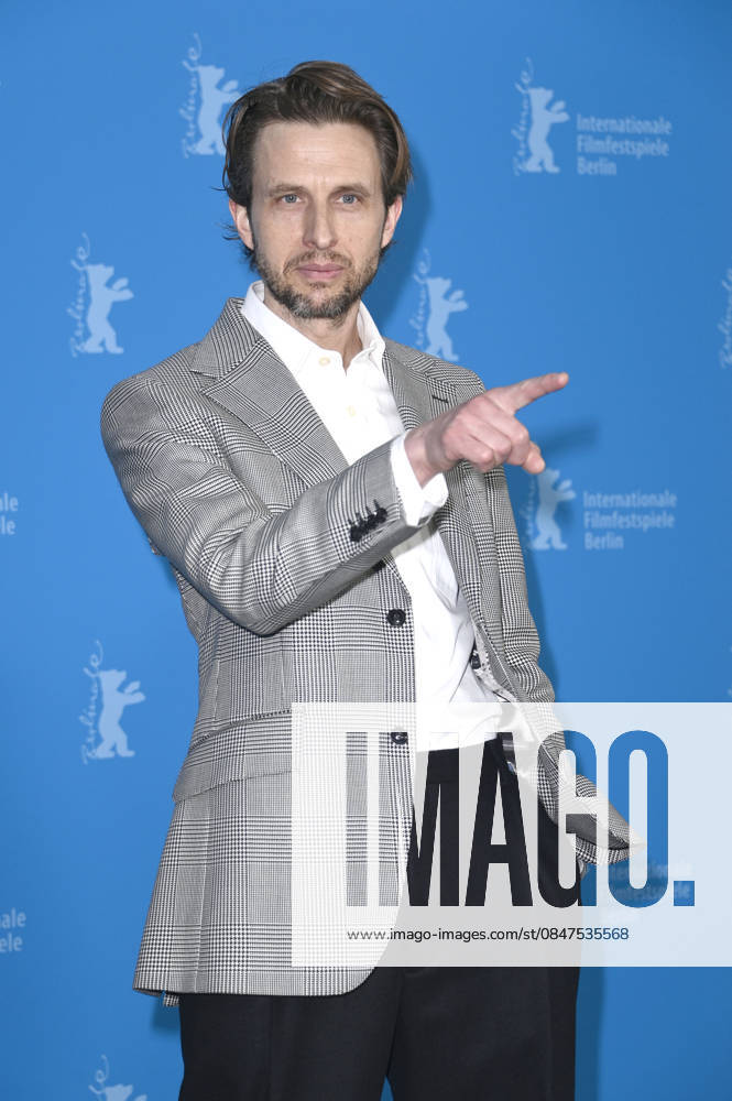 Anders Danielsen Lie at the photocall for the feature film Everybody Digs Bill Evans at the Berlinale 2026 76 Berlin International Film Festival at the Hotel Grand Hyatt Berlin, 13 02 2026 Foto:xN.xKubelkax xFuturexImagex evans_6246