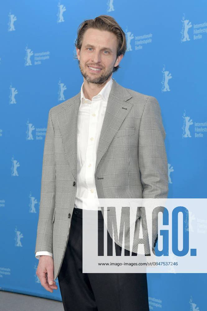 Anders Danielsen Lie at the photocall for the feature film Everybody Digs Bill Evans at the Berlinale 2026 76 Berlin International Film Festival at the Hotel Grand Hyatt Berlin, 13 02 2026 Foto:xM.xBehrensx xFuturexImagex evans_6259